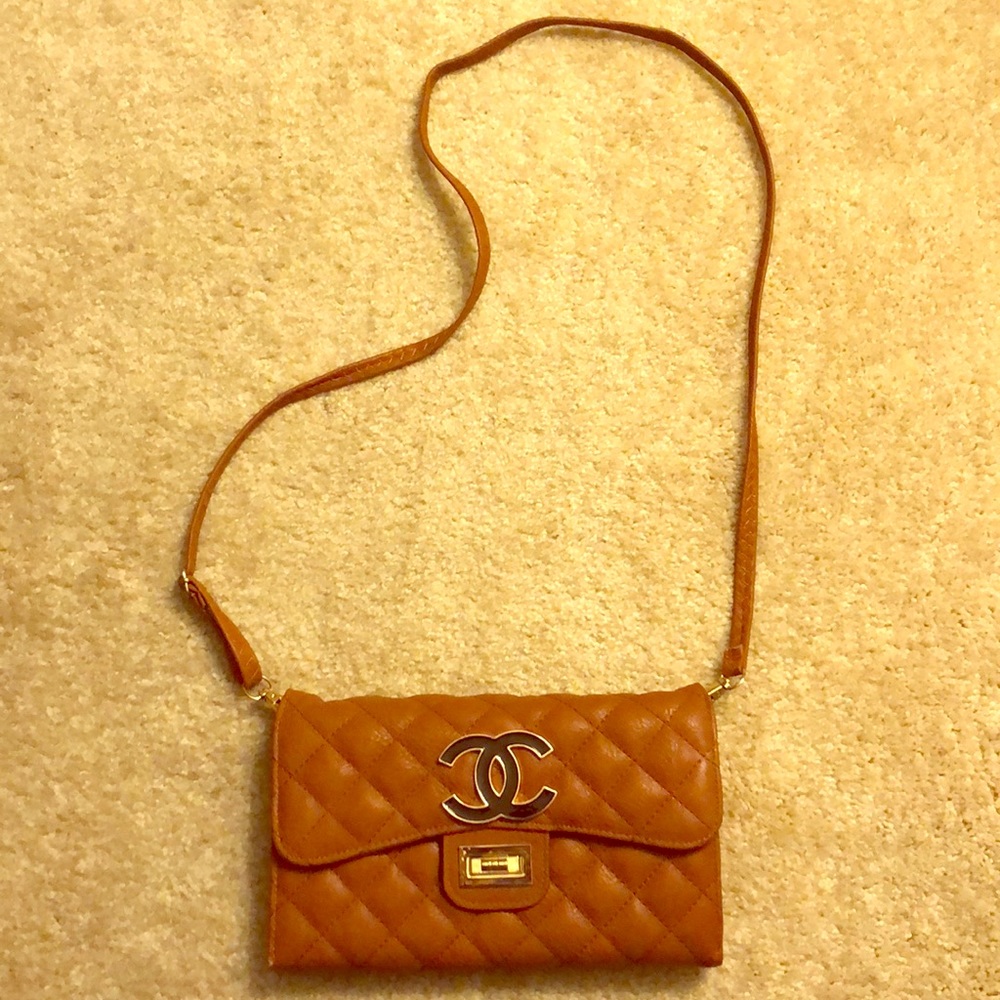 Crossbody handbag